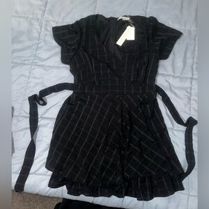 Allison & Kelly black with stripes